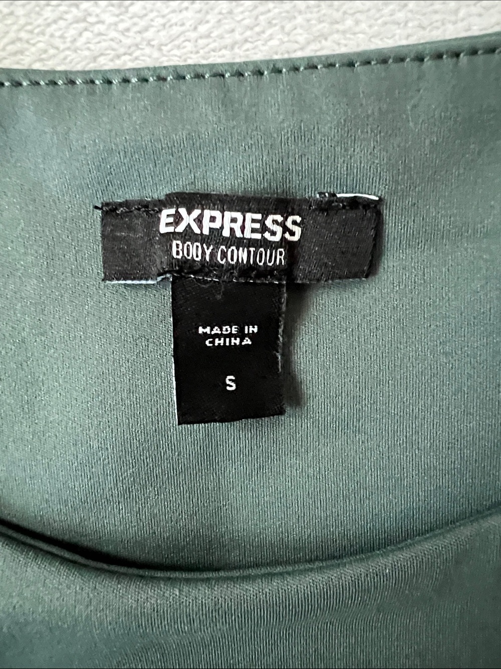 Express Body Contour High Compression High Neck Cropped Tank - Picture 2 of 4